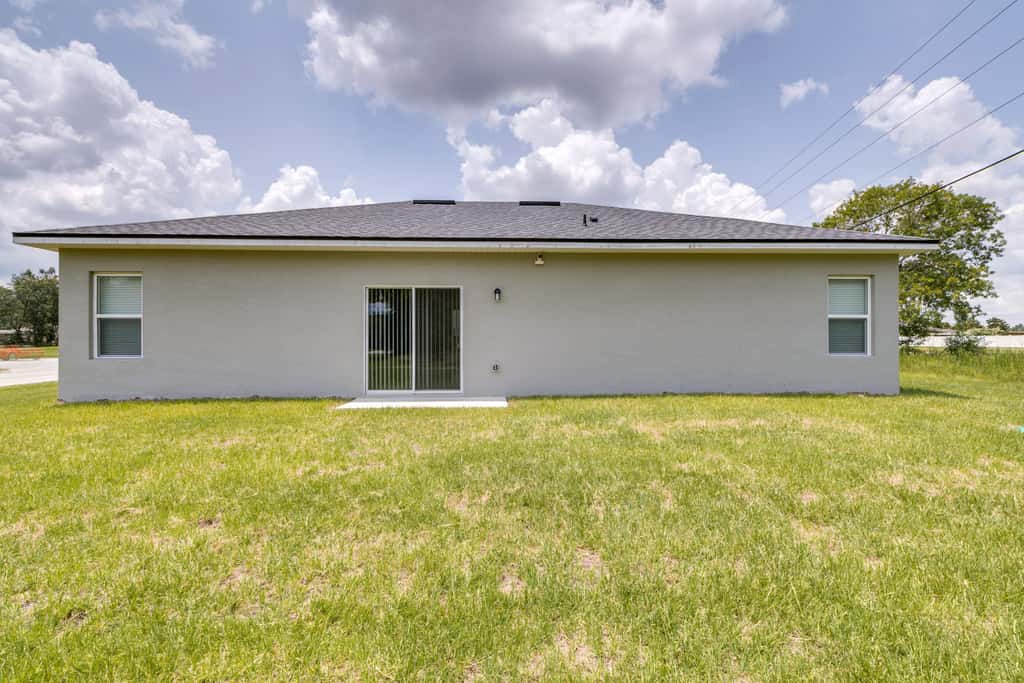 Bright, Pet-Friendly Home: 16 Mi to Downtown Ocala