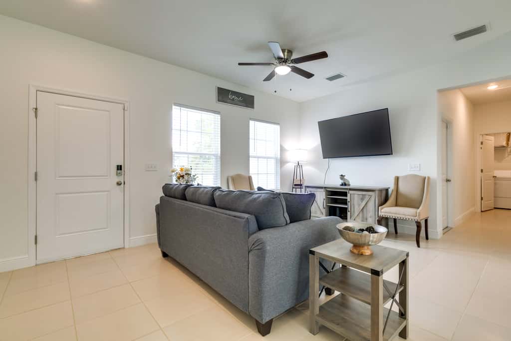 Bright, Pet-Friendly Home: 16 Mi to Downtown Ocala