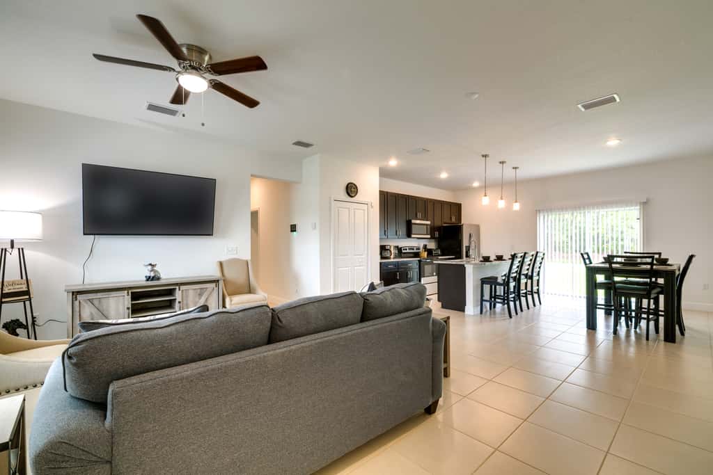 Bright, Pet-Friendly Home: 16 Mi to Downtown Ocala
