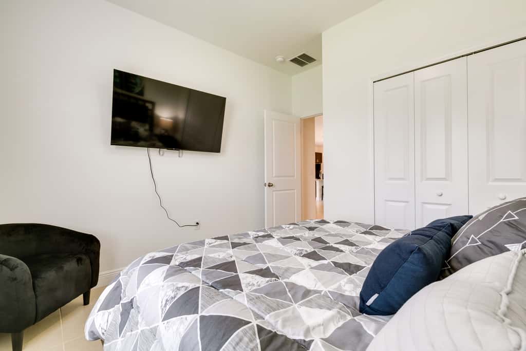 Bright, Pet-Friendly Home: 16 Mi to Downtown Ocala
