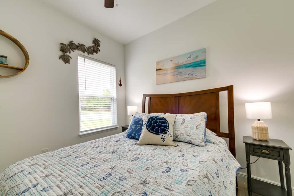 Bright, Pet-Friendly Home: 16 Mi to Downtown Ocala