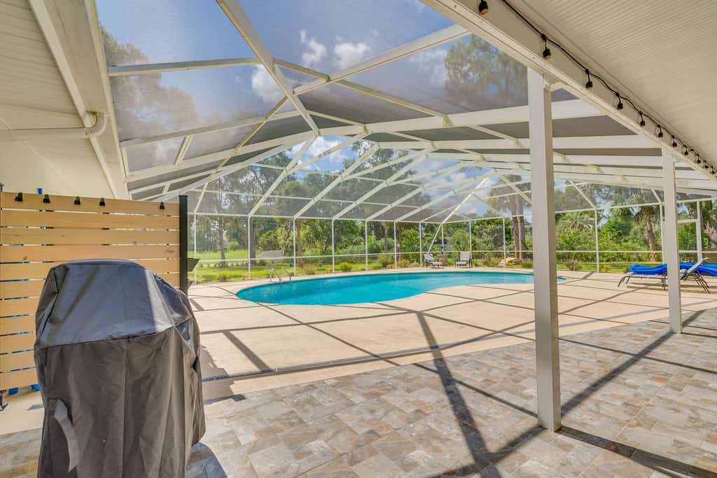 Cozy Ocala Retreat w/ Pool, Screened Lanai!