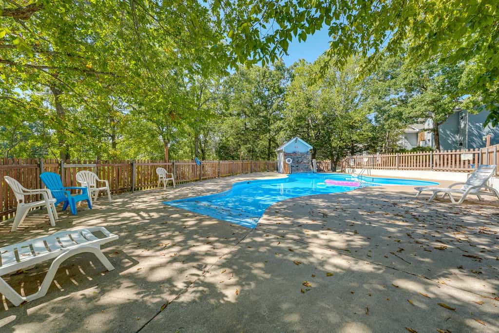 3 Mi to Silver Dollar City! Family Getaway w/ Pool