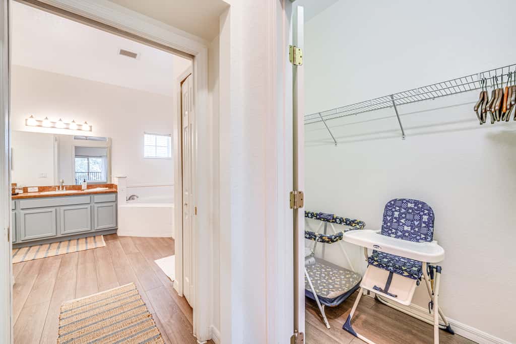 Bahama Bay Condo: 7 Mi to Disney!