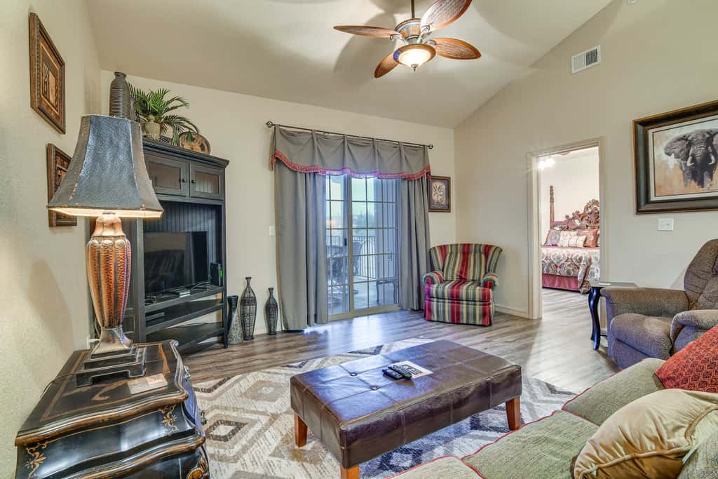 Branson Condo: Private Balcony, 1 Mi to Strip!