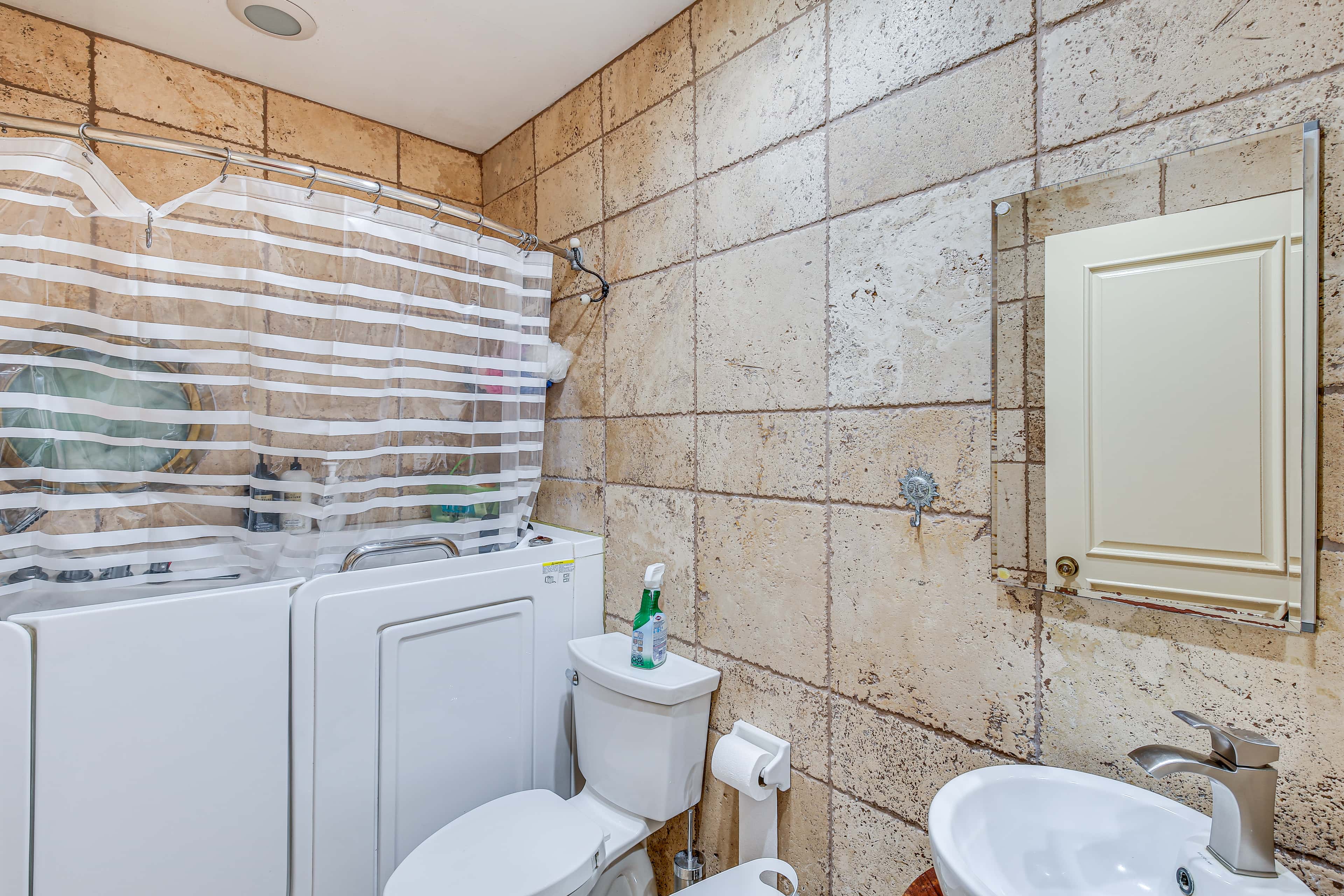 Gardena Vacation Rental: 5 Mi to Manhattan Beach!