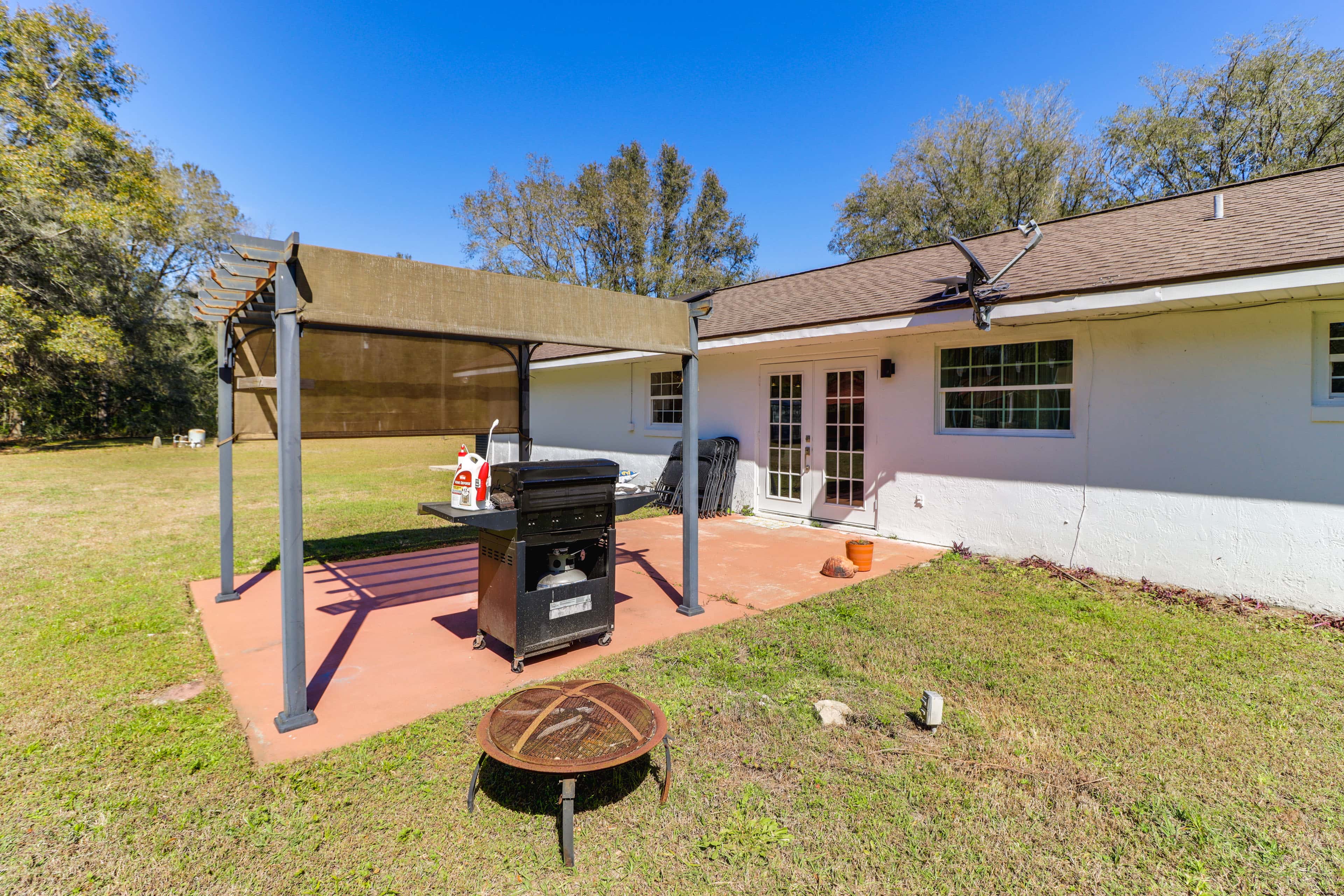 Gas Grill & Fire Pit: Peaceful Dunnellon Home!