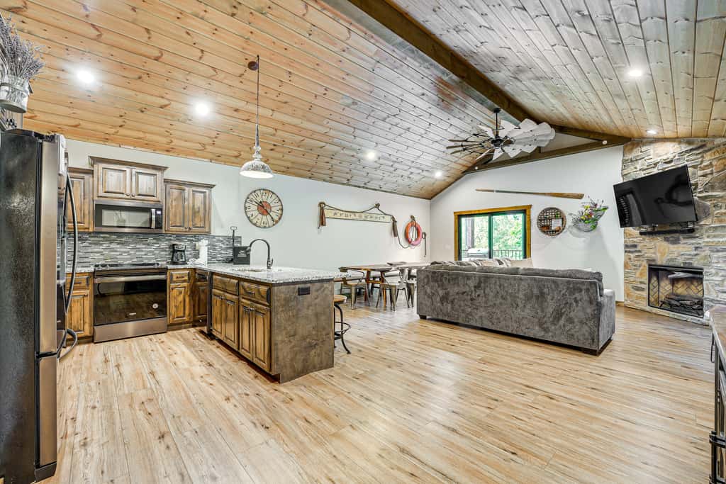 Branson Gem w/ Hot Tub Access & Private Boat Slip!