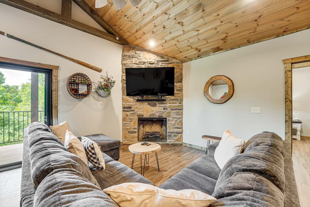 Branson Gem w/ Hot Tub Access & Private Boat Slip!
