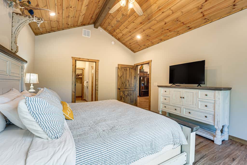 Branson Gem w/ Hot Tub Access & Private Boat Slip!