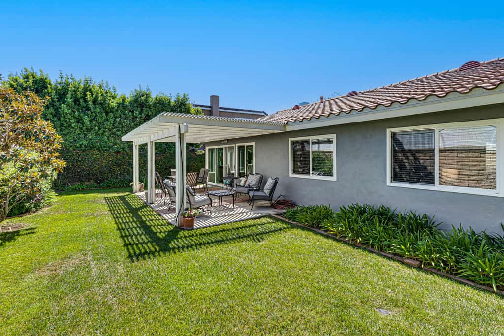 3 Mi to Huntington State Beach: Home w/ Backyard!
