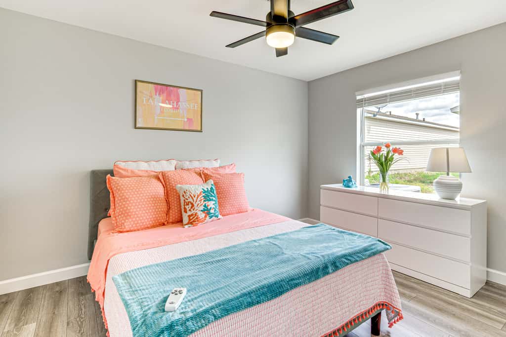 6 Mi to Lake Sumter Landing: Home w/ Perks!