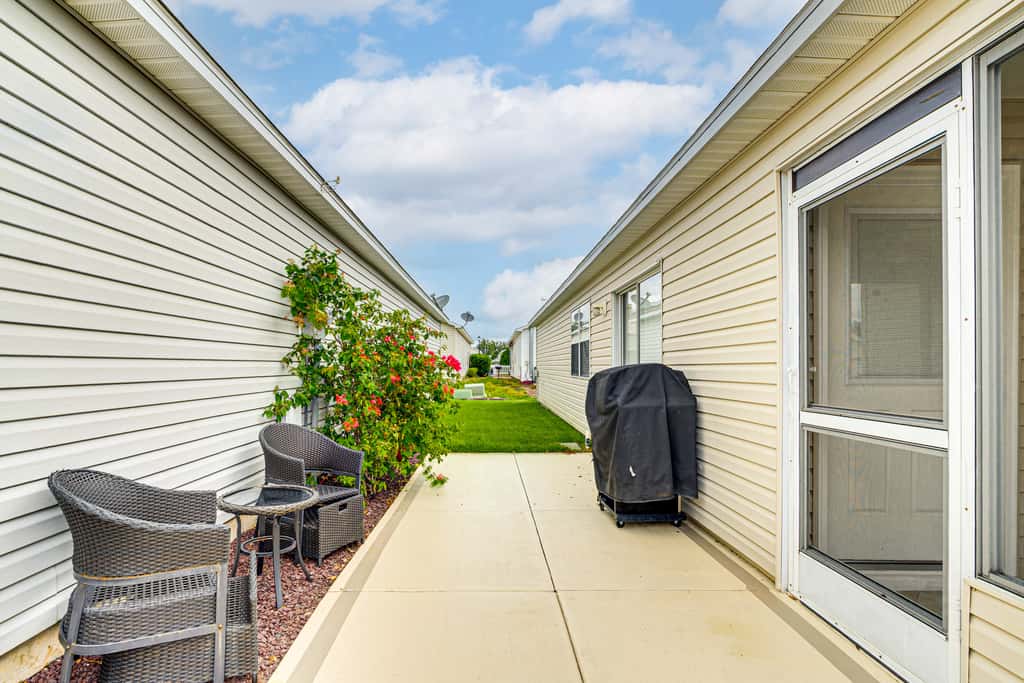 6 Mi to Lake Sumter Landing: Home w/ Perks!