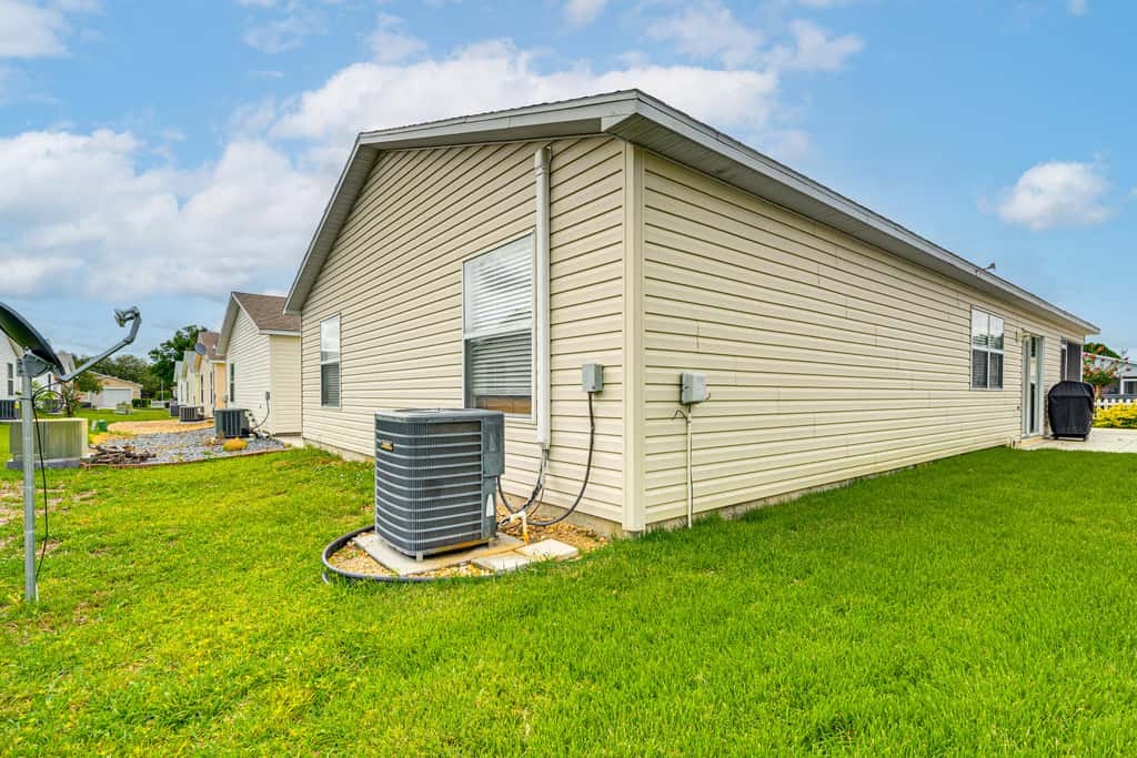 6 Mi to Lake Sumter Landing: Home w/ Perks!
