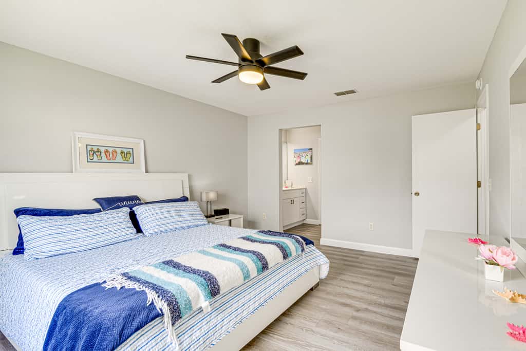6 Mi to Lake Sumter Landing: Home w/ Perks!