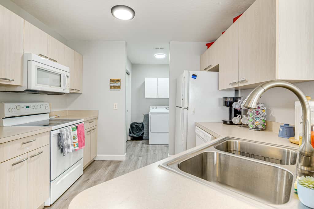 6 Mi to Lake Sumter Landing: Home w/ Perks!