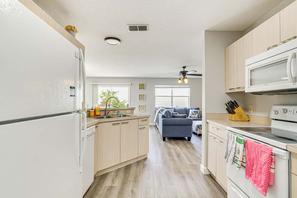6 Mi to Lake Sumter Landing: Home w/ Perks!