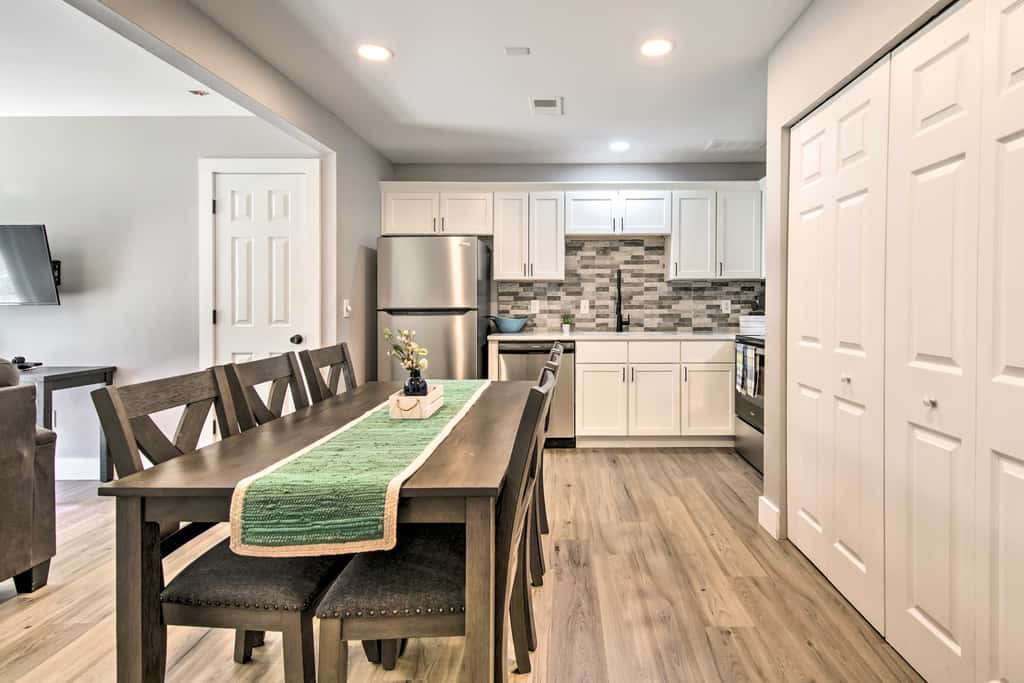 Airy Townhome: Close to Kayaking & Boating!