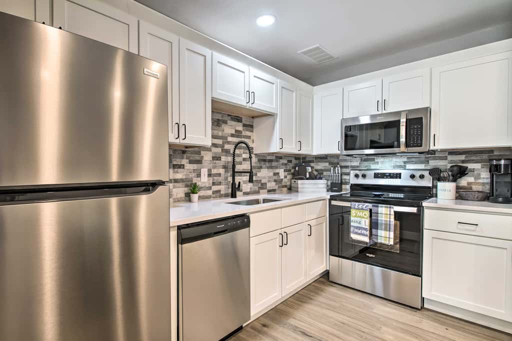 Airy Townhome: Close to Kayaking & Boating!