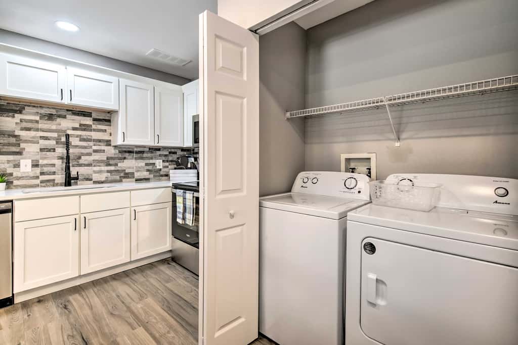 Airy Townhome: Close to Kayaking & Boating!