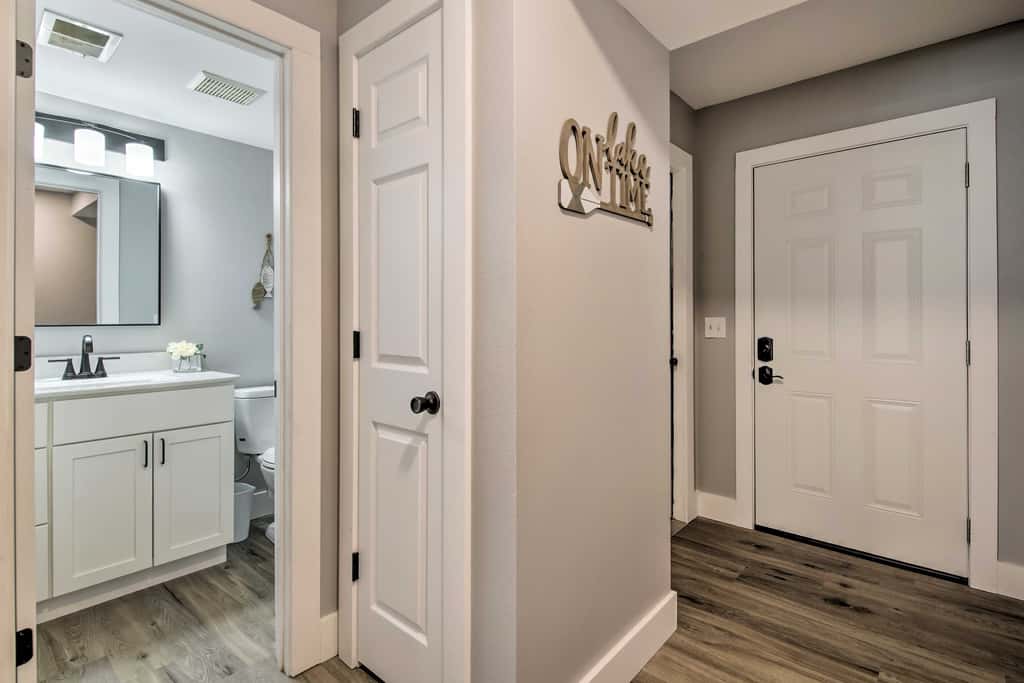 Airy Townhome: Close to Kayaking & Boating!