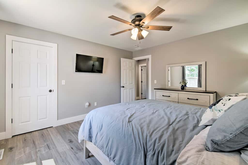 Airy Townhome: Close to Kayaking & Boating!