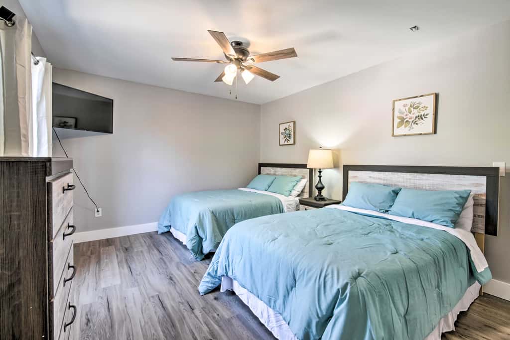 Airy Townhome: Close to Kayaking & Boating!