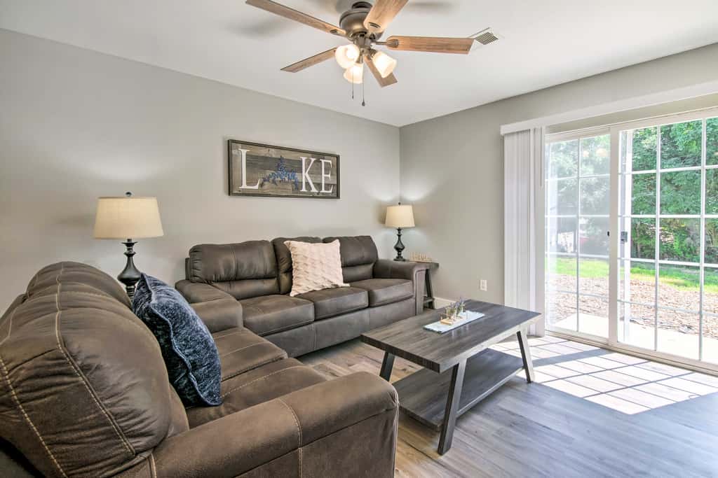 Airy Townhome: Close to Kayaking & Boating!
