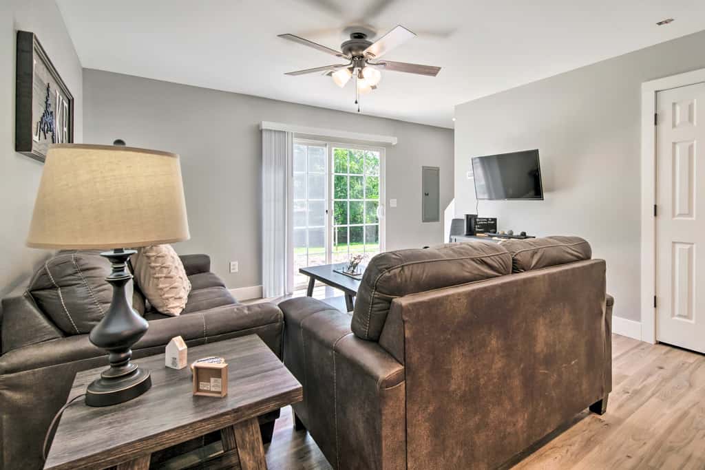 Airy Townhome: Close to Kayaking & Boating!