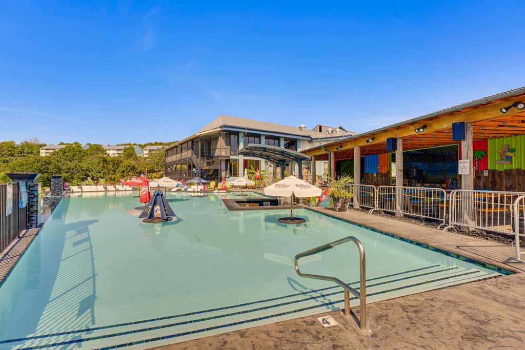 2 Mi to Silver Dollar City: Lakefront Branson Gem!