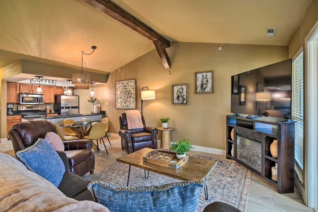 Branson Condo w/ Pool & Golf Course Views!