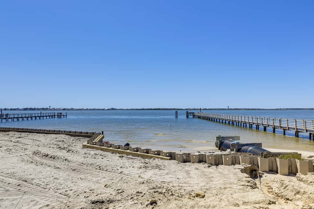 Beach, Pier Access! Pet-Friendly Crystal Coast Gem