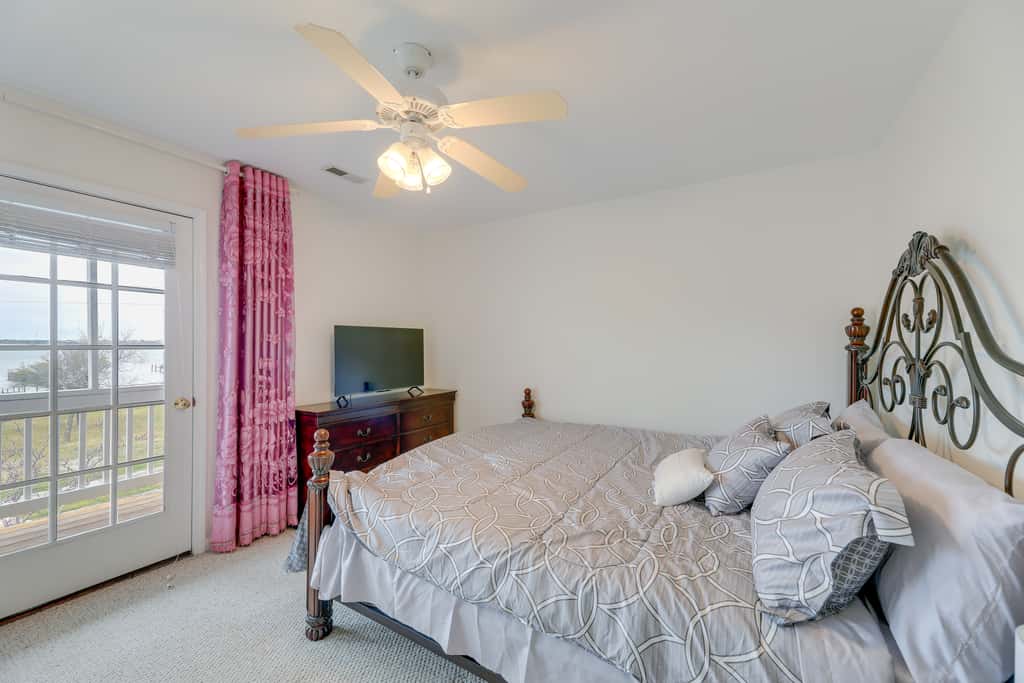 Beach, Pier Access! Pet-Friendly Crystal Coast Gem