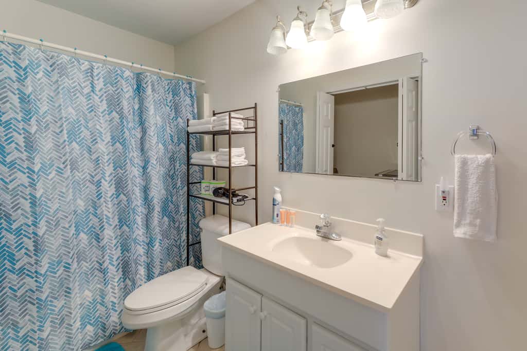 Beach, Pier Access! Pet-Friendly Crystal Coast Gem