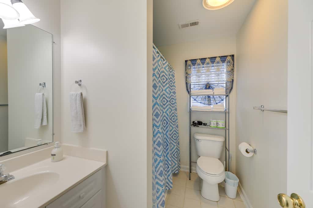 Beach, Pier Access! Pet-Friendly Crystal Coast Gem