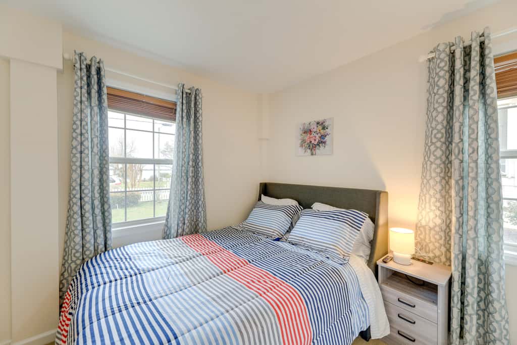 Beach, Pier Access! Pet-Friendly Crystal Coast Gem