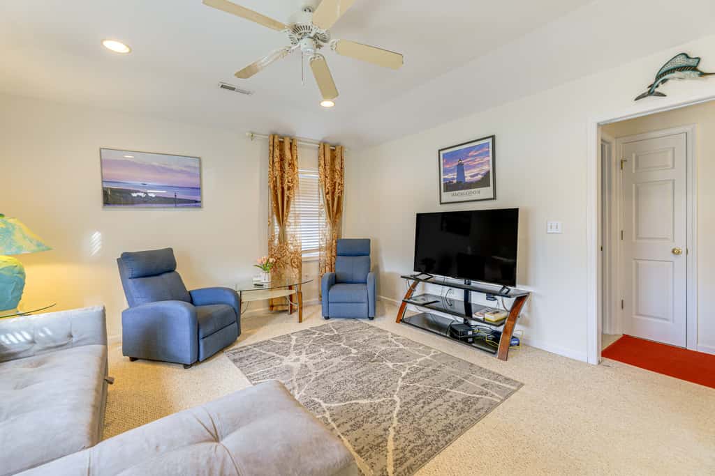 Beach, Pier Access! Pet-Friendly Crystal Coast Gem