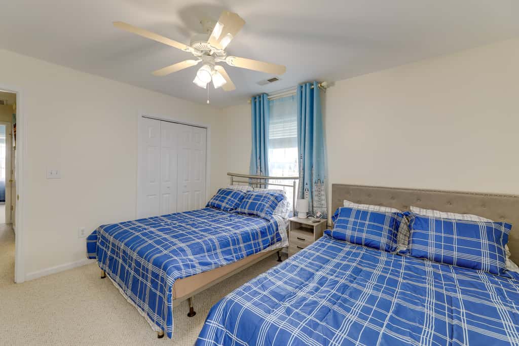 Beach, Pier Access! Pet-Friendly Crystal Coast Gem