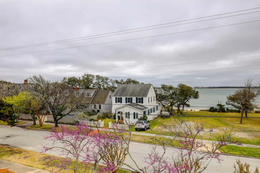 Beach, Pier Access! Pet-Friendly Crystal Coast Gem