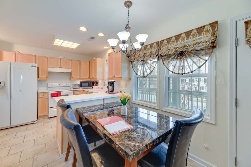 Beach, Pier Access! Pet-Friendly Crystal Coast Gem