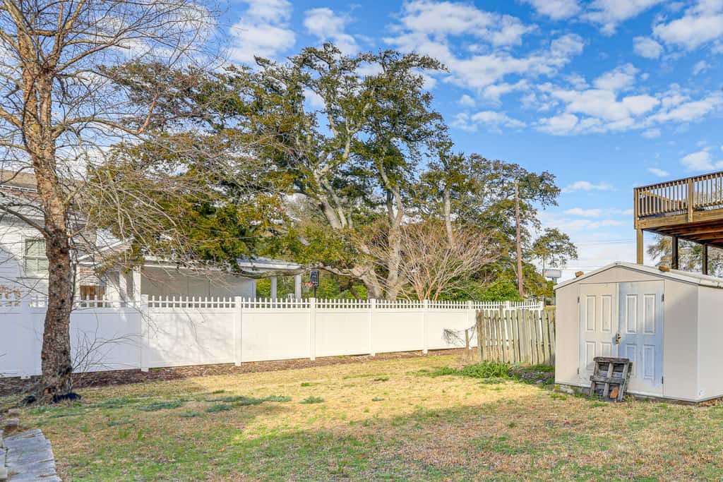 Beach, Pier Access! Pet-Friendly Crystal Coast Gem