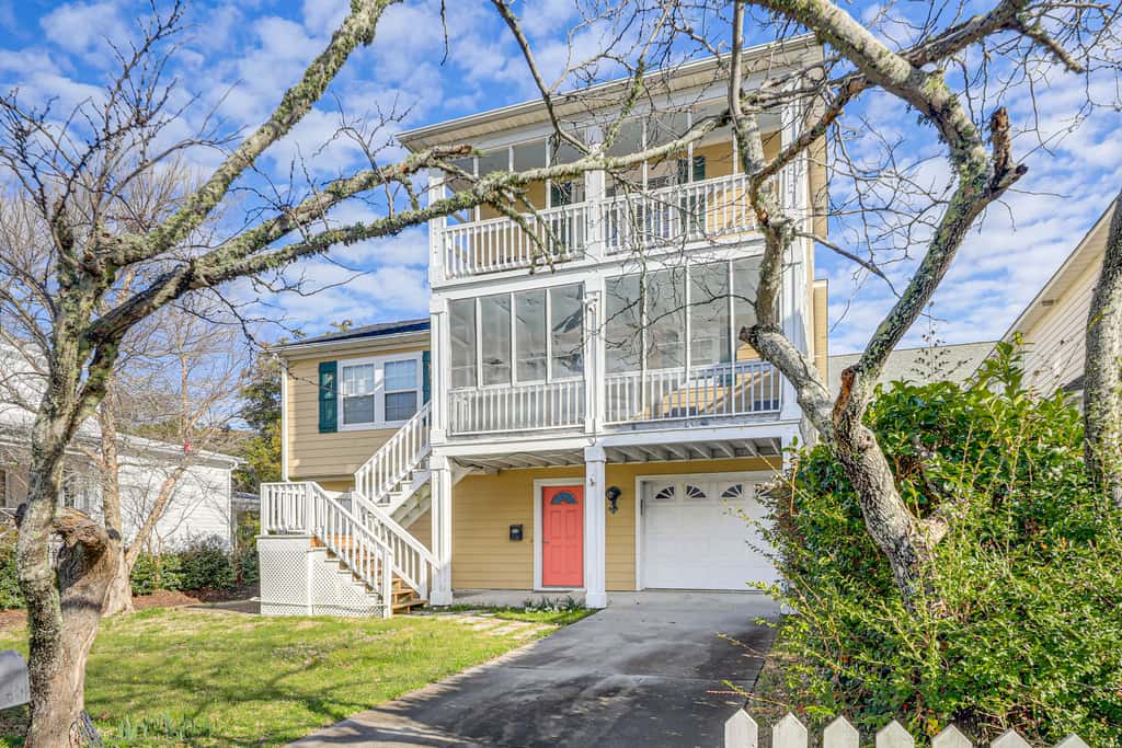 Beach, Pier Access! Pet-Friendly Crystal Coast Gem
