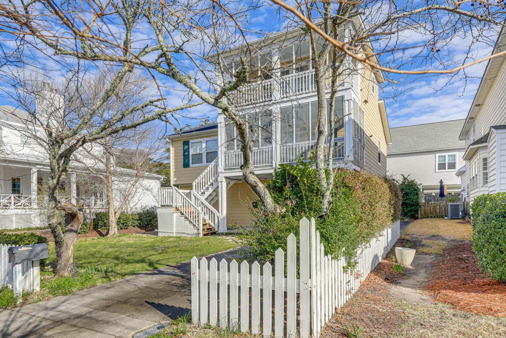 Beach, Pier Access! Pet-Friendly Crystal Coast Gem