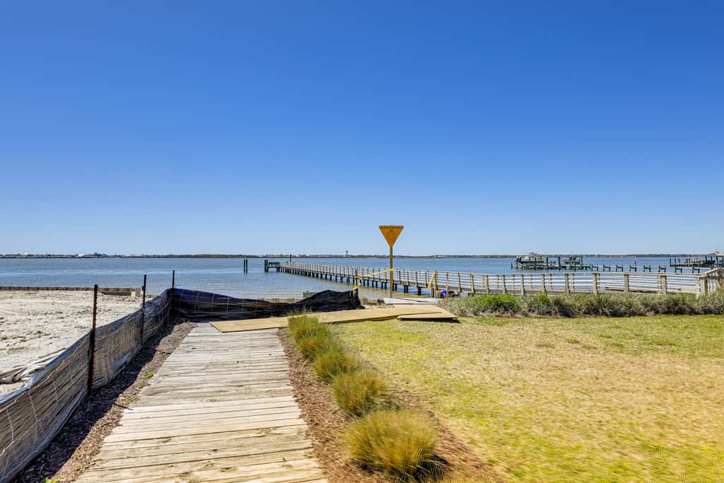 Beach, Pier Access! Pet-Friendly Crystal Coast Gem
