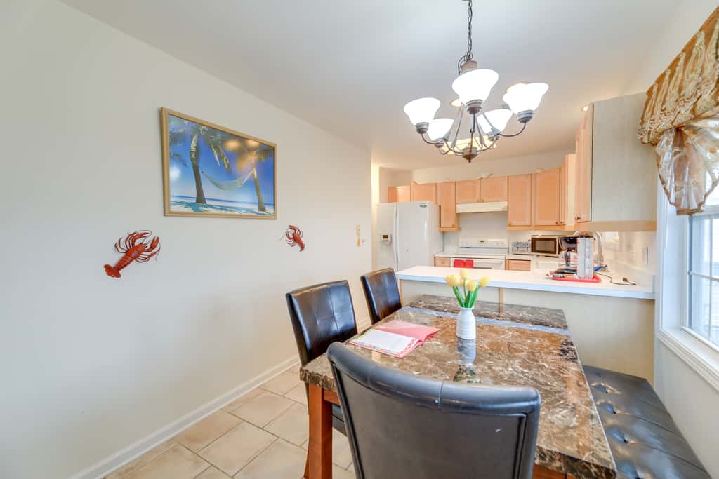 Beach, Pier Access! Pet-Friendly Crystal Coast Gem
