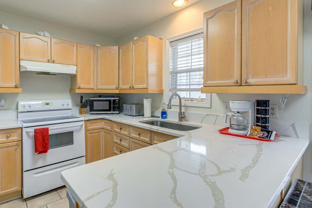 Beach, Pier Access! Pet-Friendly Crystal Coast Gem