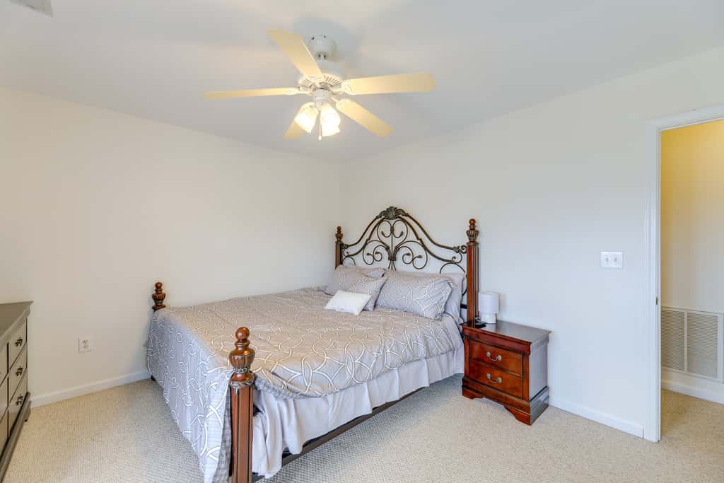 Beach, Pier Access! Pet-Friendly Crystal Coast Gem