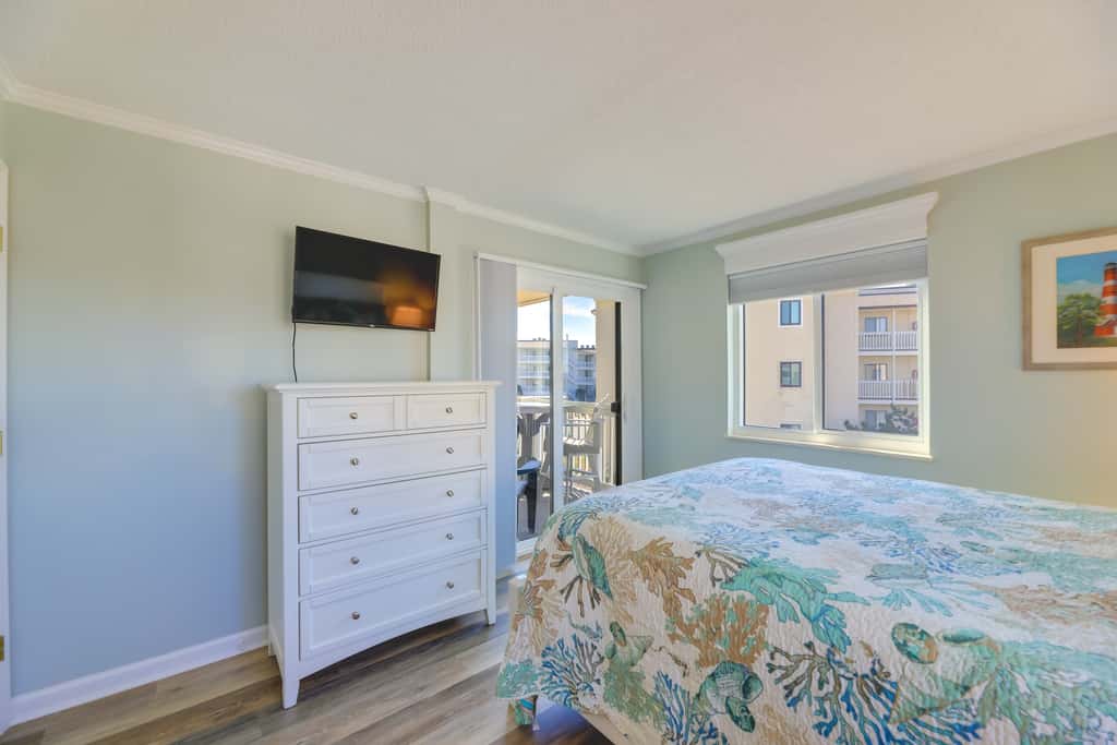 Emerald Isle Vacation Rental w/ Resort Pool!