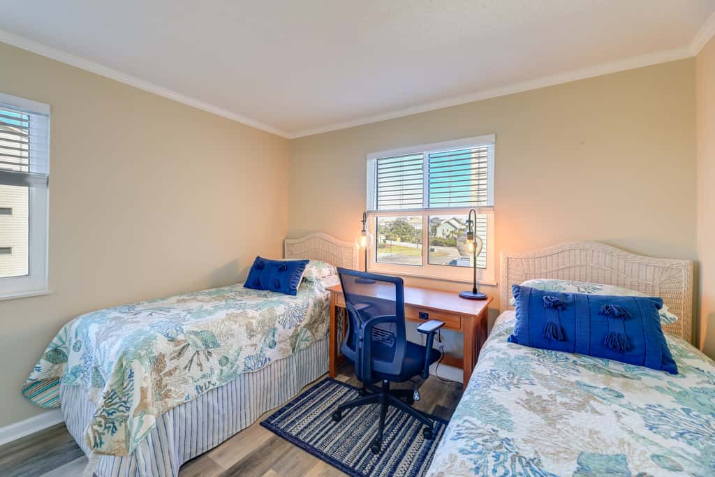 Emerald Isle Vacation Rental w/ Resort Pool!