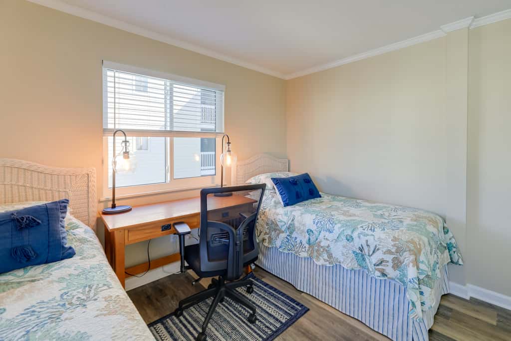 Emerald Isle Vacation Rental w/ Resort Pool!